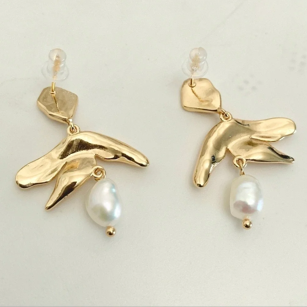Gold Pearl statement dangle earrings floral chunky boho sculptural 💖2/$30